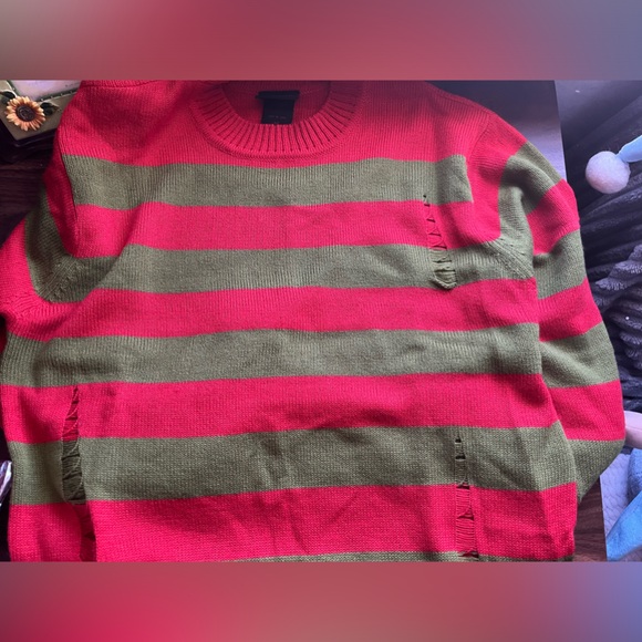 A Nightmare On Elm Street Freddy Krueger Sweater - Picture 6 of 7